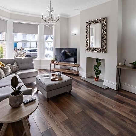 Newly Refurbed, Central Apartment With Free Parking And Hot Tub Lytham St Annes Exteriör bild