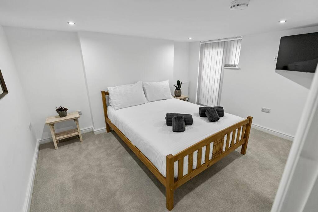 Newly Refurbed, Central Apartment With Free Parking And Hot Tub Lytham St Annes Exteriör bild