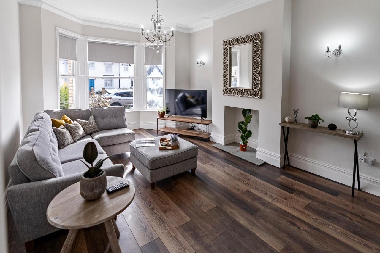 Newly Refurbed, Central Apartment With Free Parking And Hot Tub Lytham St Annes Exteriör bild