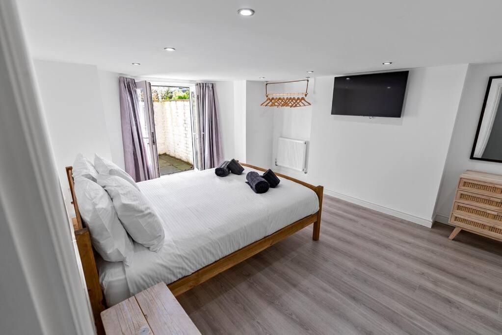 Newly Refurbed, Central Apartment With Free Parking And Hot Tub Lytham St Annes Exteriör bild