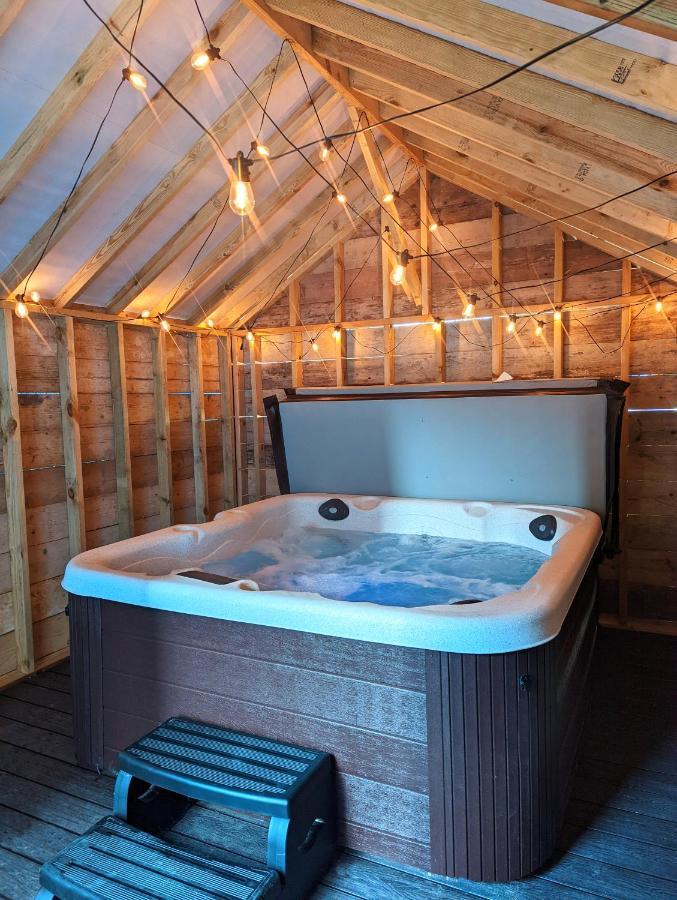 Newly Refurbed, Central Apartment With Free Parking And Hot Tub Lytham St Annes Exteriör bild